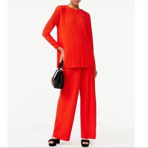 🆕 Red Crinkle top M